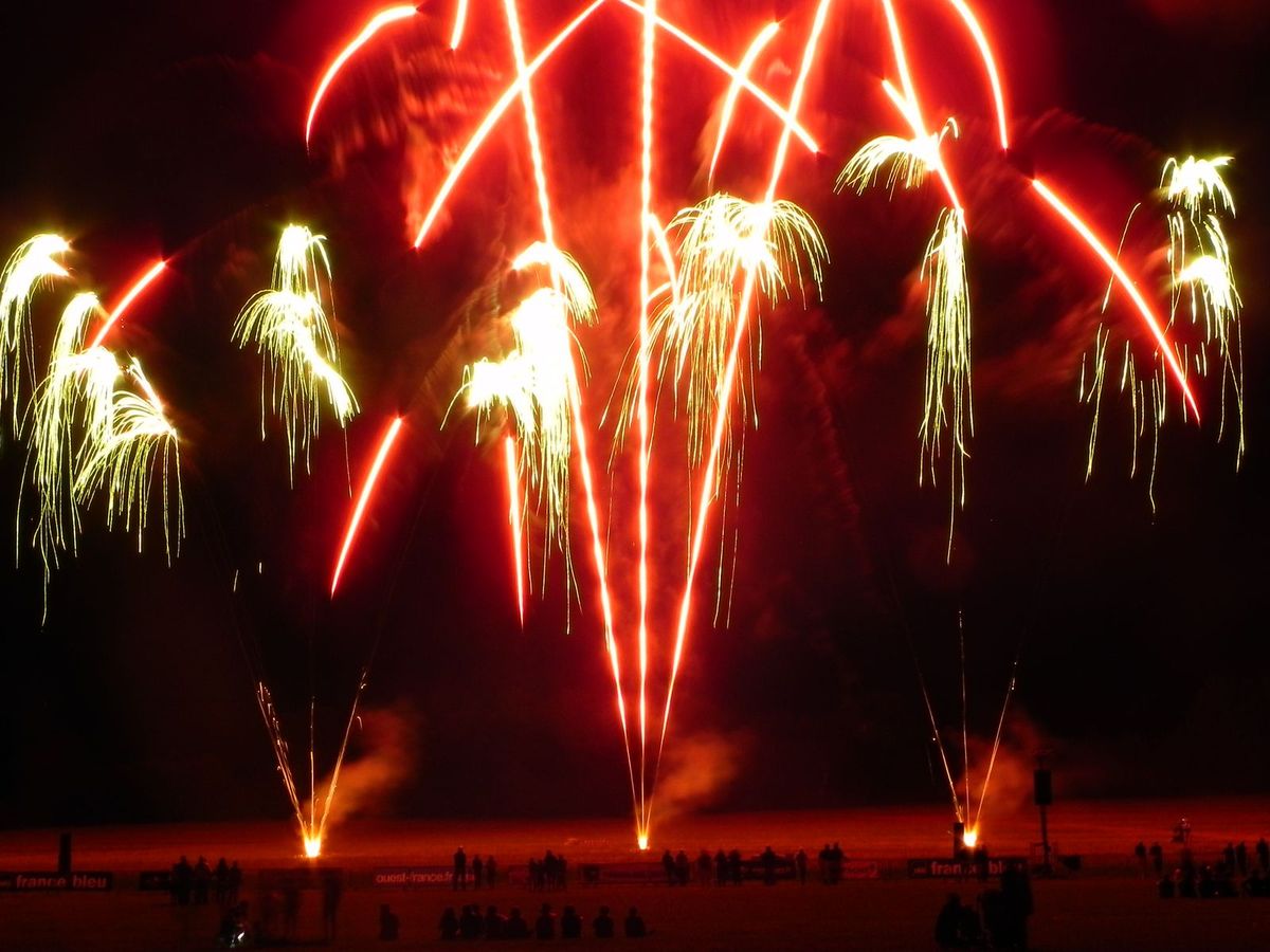 Tir Feux D Artifice Anniversaire Pour Particulier Nantes Birthday Party Artificier Pyrotechnie Spectacle Son Et Lumiere Bretagne Pyro