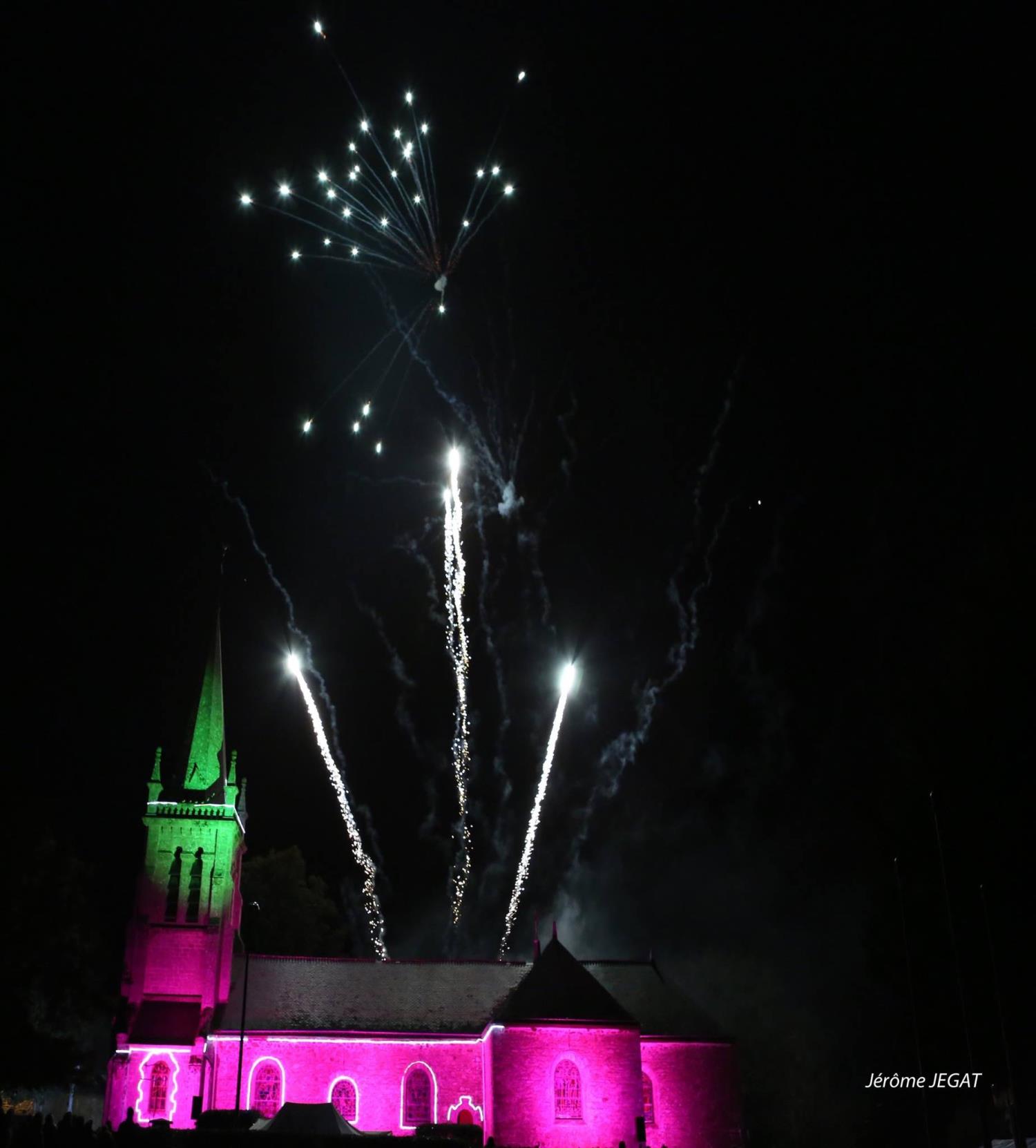 Feu d'artifice -  Eclairage Eglise et Feu d´artifice  
